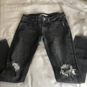 Size 28 Black dark wash LEVIS skinny Jeans